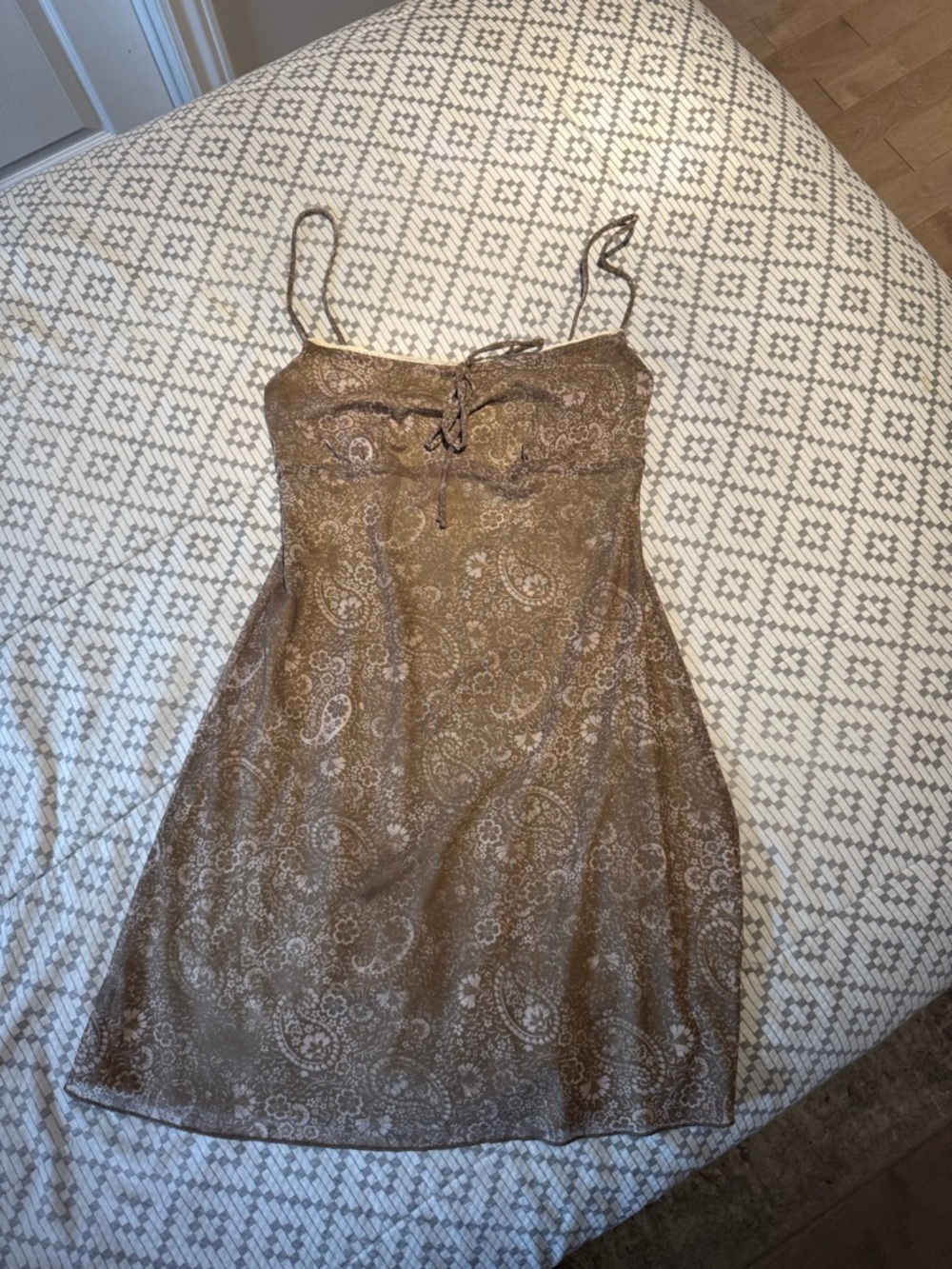 Women’s Sleeveless Paisley Slip Dress in khaki